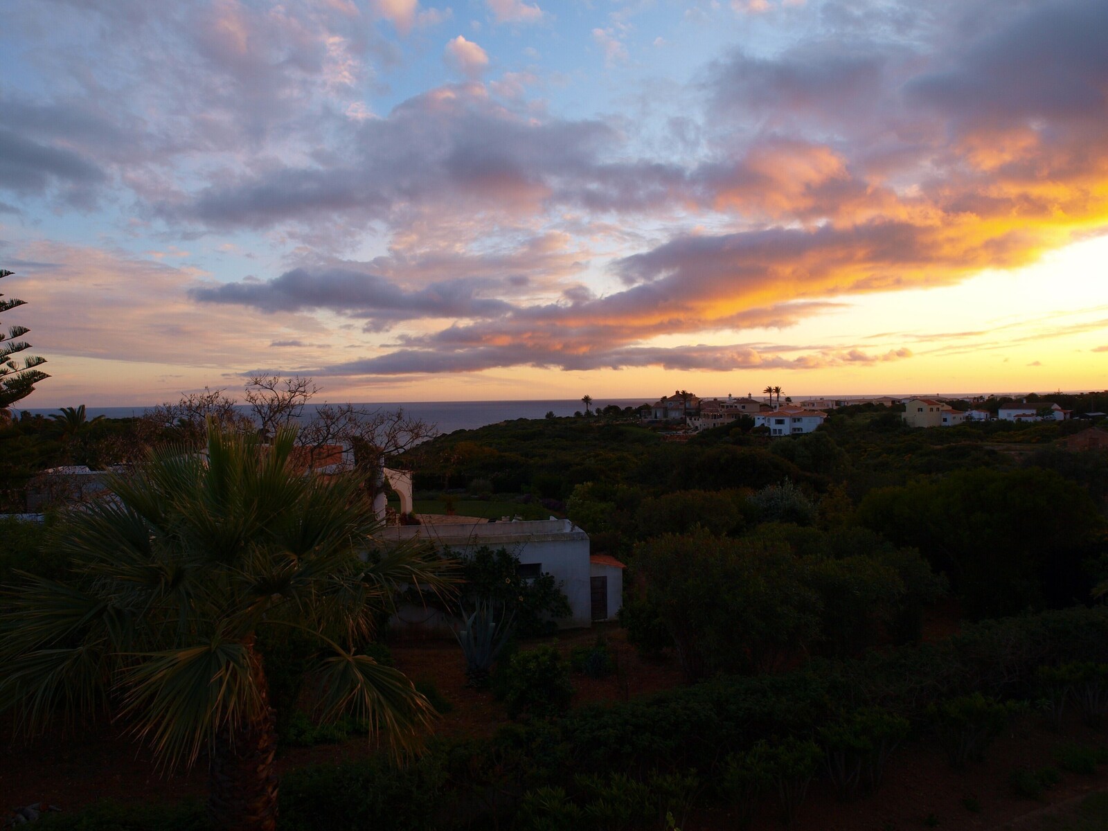 Abendstimmung mit Meerblick vom Dach